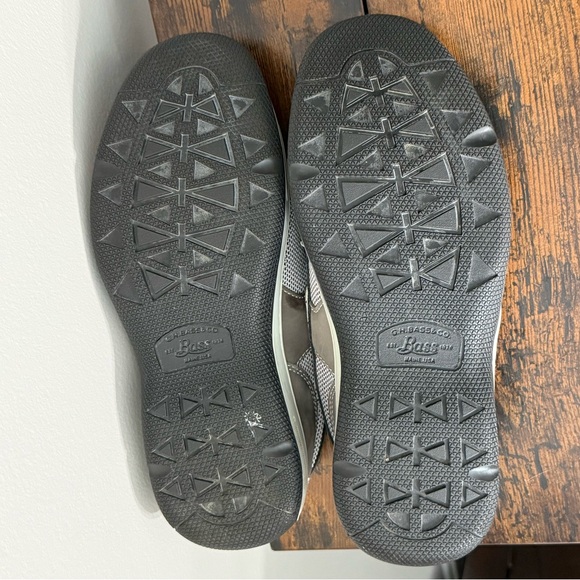 Men's Bass Gray and Navy Boat Shoes - Picture 7 of 8